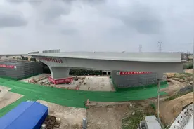 历时70分钟！山东省最大T型钢构转体桥成功转体图片