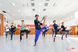 内蒙古：民族舞蹈作品排练忙图片