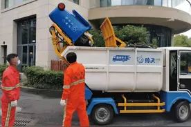 喝过的奶茶杯、用过的吸管都能回收利用？西湖有辆“鲸灵回收循环巴士”就能做到图片