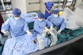 为高龄房颤患者的心脏撑起一把“伞”，浙大二院王建安团队在余杭为患者焕新生图片