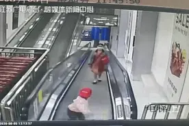 可怕！4岁男孩电梯上跑动，在奶奶眼皮底下被“咬断”手指图片