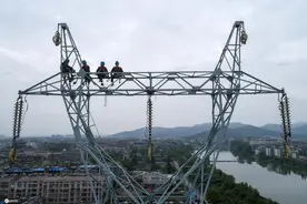湖北襄阳拆除67年高压铁塔 曾是古城地标最高点图片