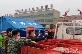 遭遇困难挑战，与其坐而待变，不如起而行之 | 人民论坛图片