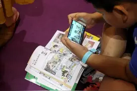 孩子打游戏，对妈妈的数落充耳不闻？医生：这是抑郁症图片