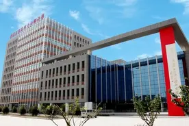 圣地学府竞芳菲：潍坊科技学院，一所与农圣结缘的大学视频封面