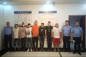 娄底“精神小伙”正准备打架，被带进派出所，警方看眼神不对，一查竟是“瘾君子”图片