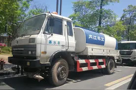 六旬婆婆被环卫车撞成“植物人”牵出当地怪象：环卫车多未上牌图片