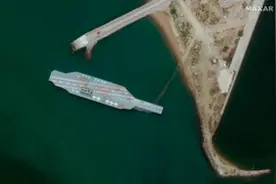 用于演练袭击美军？卫星照曝光伊朗造了艘“美国航母”图片