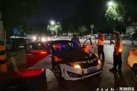 精神小伙半夜炸街扰民？单县交警：罚你没商量图片
