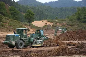 地震救援演练，武警官兵就是这么专业图片