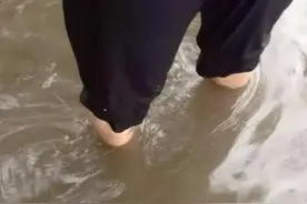 【提醒】落雨大水浸街，蹚水蹚出脚癣怎么办？皮肤专家教你止痒妙招图片