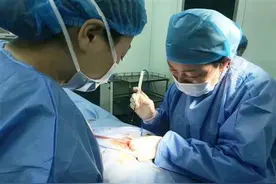 一直便血不在意，当心是肿瘤在痔疮“掩护”下生长图片