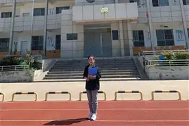 每天走两小时山路上网课，翻山越岭去家访，大四毕业生疫情期间担任乡村支教老师图片