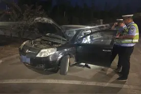 33秒｜尴尬！警报声传来交警紧急疏通道路，驶来的却是辆酒驾私家车图片