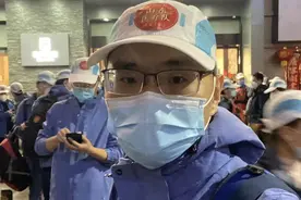 别人摆摊挣钱，他摆摊救命图片