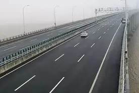 网约车司机接古怪订单：女乘客衣着凌乱情绪焦躁，还好结局圆满图片