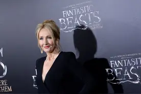 罗琳长文回应跨性别者争议言论，赫敏、小雀斑发文反对图片