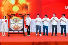 网易二次香港上市，有道网课老师站上敲钟台图片