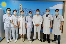 对嘴喝罐装饮料感染出血热 专家建议最好用吸管饮用图片