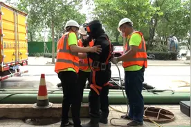 90秒丨济南首次派潜水员进污水管网清淤 潜水员：垃圾多，有灯光也看不到图片