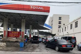 船厂路的这个加油站大排长龙！原因居然是因为这个图片