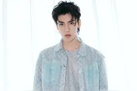 王子异身着LV薄荷绿衬衣 帅气十足图片