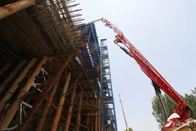 年底全线通车！宁梁高速上跨京九铁路转体桥现浇梁0号块浇筑完成图片