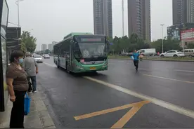 多次报道后，这个路口红绿灯设置有啥进展？图片