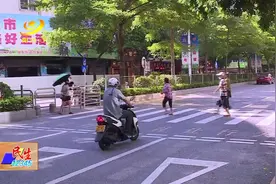 交警提醒：遇“礼让行人”斑马线车辆应减速慢行图片