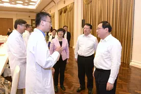李强、龚正倾听抗疫医务人员动情讲述，点赞人民生命守护神图片