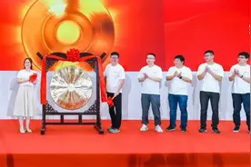 深度丨白天敲钟上市、晚上直播带货，快乐的丁磊与丁磊的快乐图片