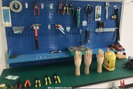 网红开瓶盖戒指频频卡手，被戒指卡住怎么自救，消防员教你三种方法图片