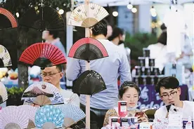 游娱购体展演 挖掘夜间消费潜能 多业“合体”点亮夜宁波图片