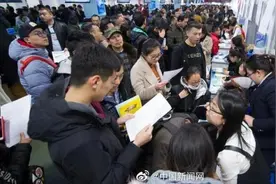 无房、投靠亲属也能落户！多地“抢人大战”白热化图片