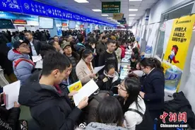 无房、投靠亲属也能落户！多地“抢人大战”白热化图片