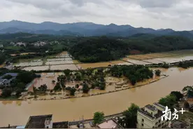 博罗横河：大水淹了镇政府，到处都在晒东西图片