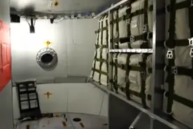 揭秘！载人飞船试验船返回舱舱内是啥样视频封面