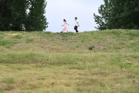 跟着爸爸“驻村”，最大的考验是“想妈妈”图片