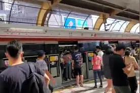 深圳地铁4号线设备临时性故障，列车运营延误视频封面