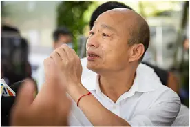 卸下公职首日，韩国瑜第六度到灵堂吊唁许崑源图片