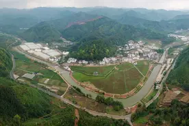 村民按时上下班，月薪3000元，广东这个网红村退出“贫困圈”图片
