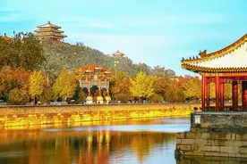 筒子河边孤独的牌楼 原来它是这座古老建筑的一部分图片