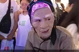 千人排队喝“孟婆汤”后垃圾遍地，喝完就忘了“素质”？图片