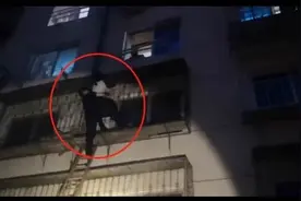 大连湾街道一女子欲轻生，挂在楼外……图片