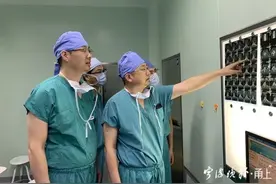 宁波66岁阿姨摘杨梅，从2米高树上摔下来！不幸瘫痪…图片