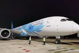 急！广州暴雨导致一航班空中盘旋无法降落，被迫备降珠海机场加油图片