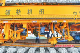 时速250公里，为何铺设有砟轨道？图片