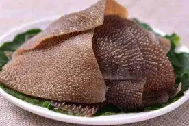 年轻人，你点的是这个牛肚，还是那个牛肚？图片