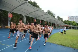 快看这肌肉，这力量！广西700余名专业运动员备战“体能大比武”图片