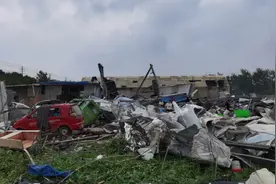 “三轮车在天上飞！”扬州高邮遭遇龙卷风 村民吓坏了视频封面